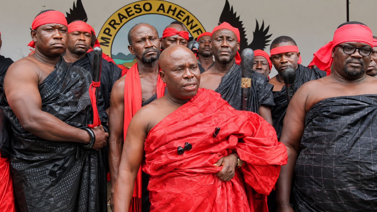 KWAHU AKYEAME URGED POLITICIANS TO STAY OUT OF CHIEFTAINCY DISPUTE