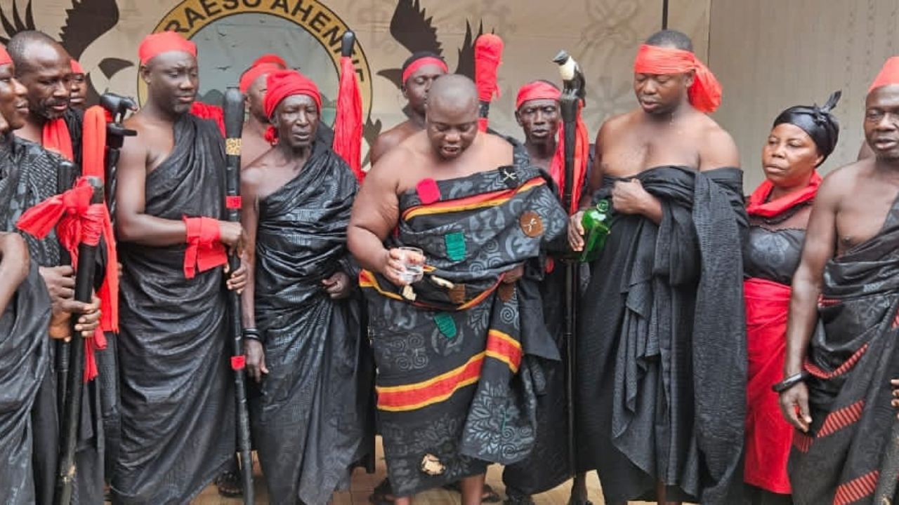 KWAHU AKYEAME URGED POLITICIANS TO STAY OUT OF CHIEFTAINCY DISPUTE